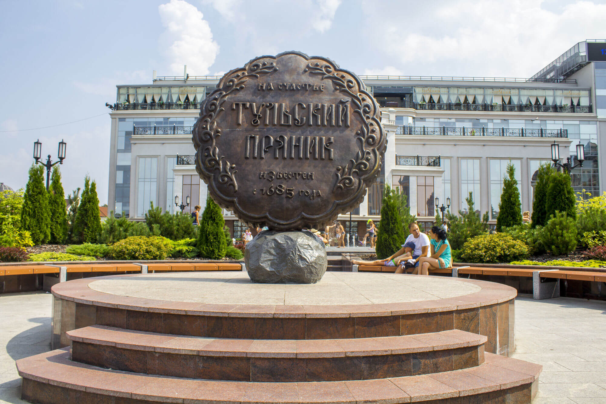 Тульские памятники. Тульский пряник памятник. Памятник прянику в Туле. Тульский памятник - «Тульский пряник».. Памятник тульскому прянику памятник.