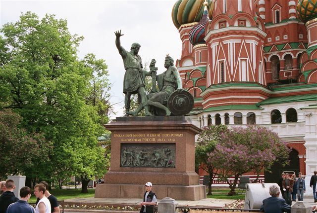 Что стало памятником. Московские памятники культуры. Памятники культуры на красной площади. 2 Памятника в Москве 18 века.