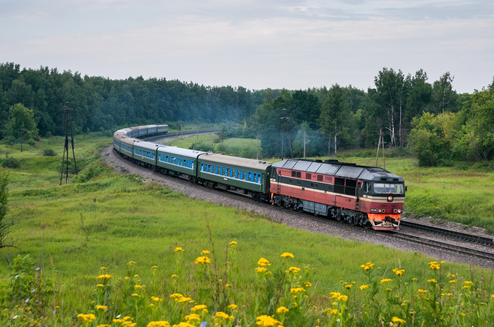 Лета поезда. РЖД Russian Railways. Тэп70-0489. Поезд летом. Летние поезда РЖД.