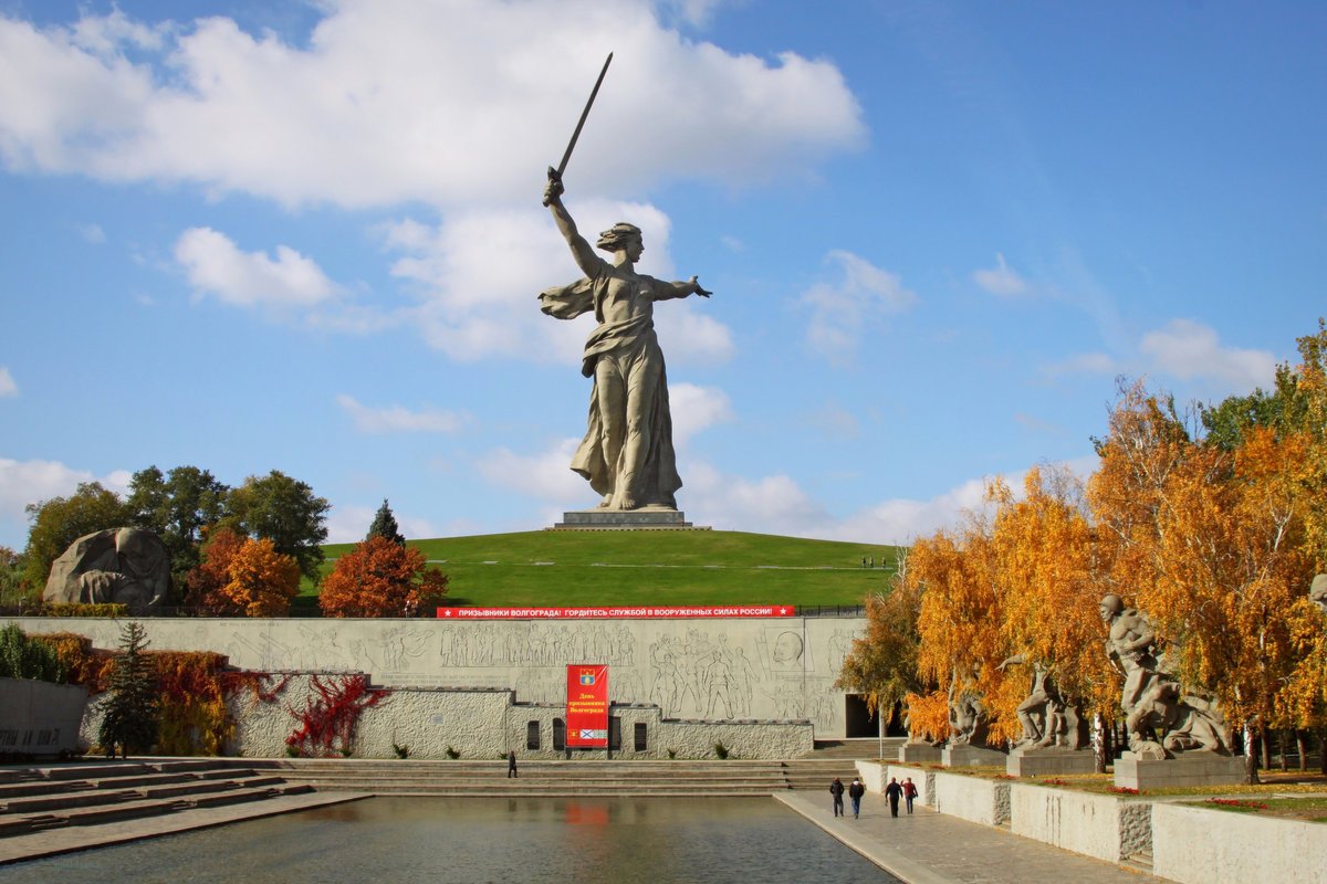 Город герой скульптуры. Мамаев Курган Волгоград. Город герой Волгоград монумент. Обелиск город герой Волгоград. Мемориальный комплекс Мамаев Курган.