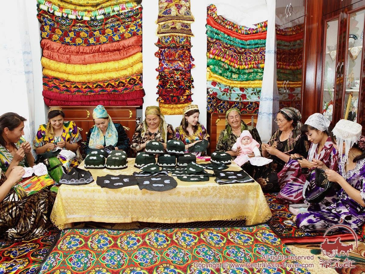 Сколько часов у узбеков. Тюбетейка Чуст. Узбекистан Фергана Риштан. Традиции Узбекистана. Узбекские традиции.