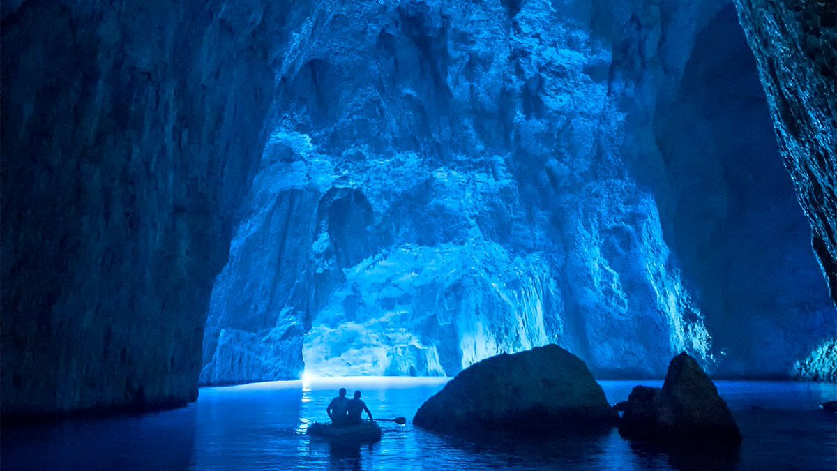 Голубая пещера турция. Голубой грот на острове капри. Голубой грот Италия. Голубой грот (капри). Голубой грот (Бишево).
