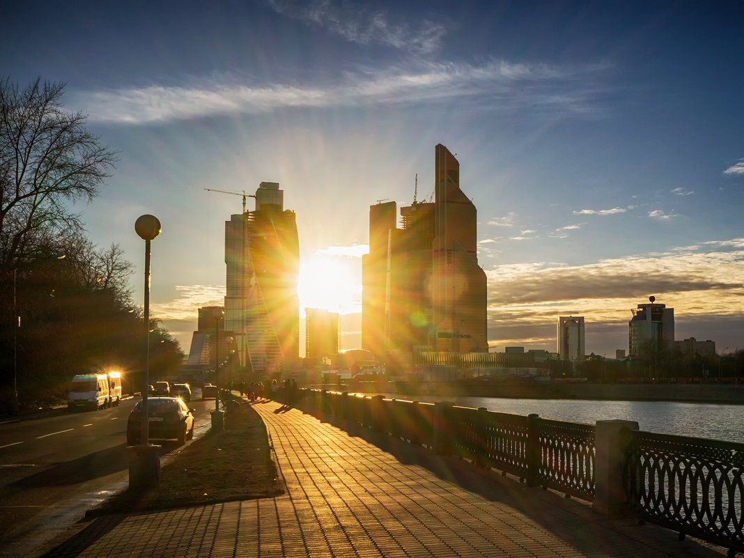 Города над. Рассвет в городе. Утро в городе. Солнечное утро в городе. Красивый рассвет в городе.