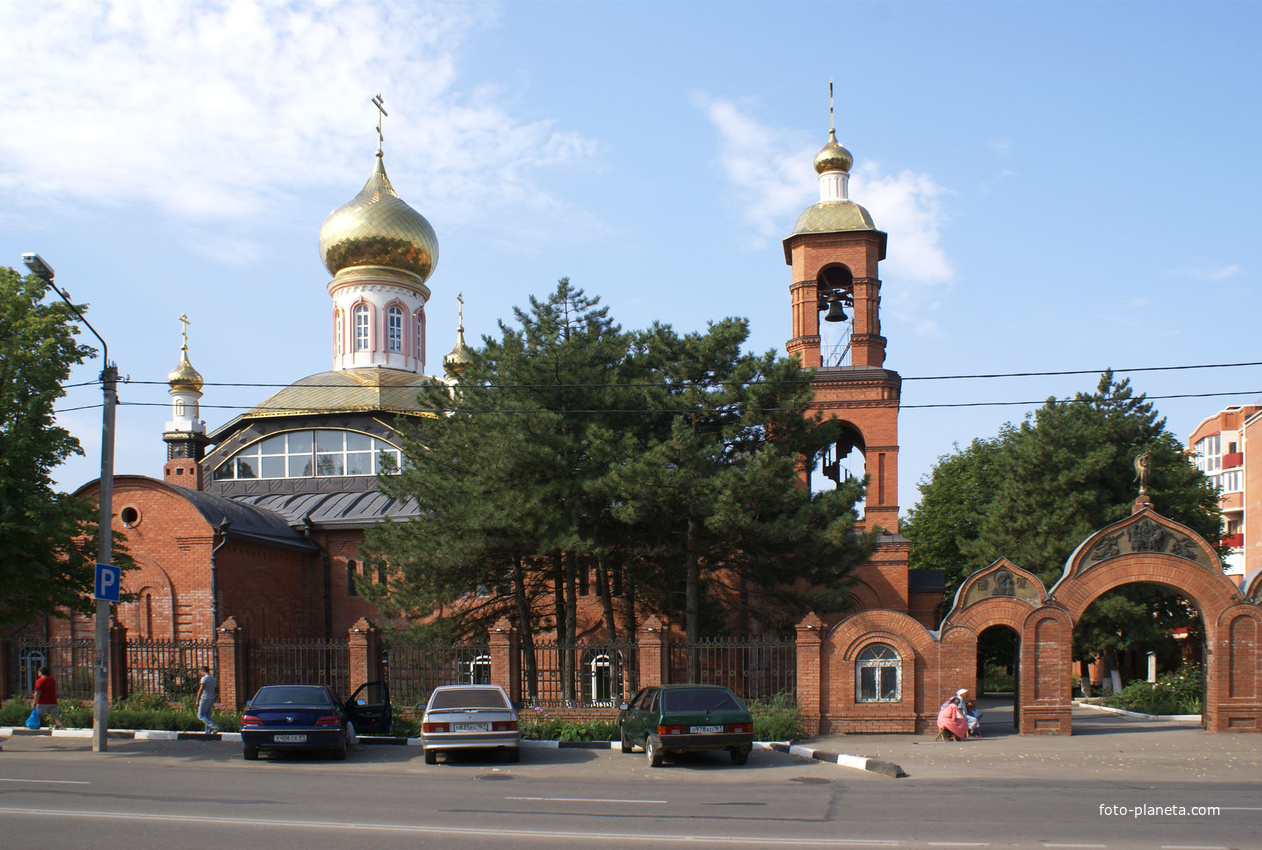 Азовский городской. Свято-Троицкий храм г Азов. Храм Святой Троицы Азов. Церковь Троицы Живоначальной Азов. Храмы города Азова.