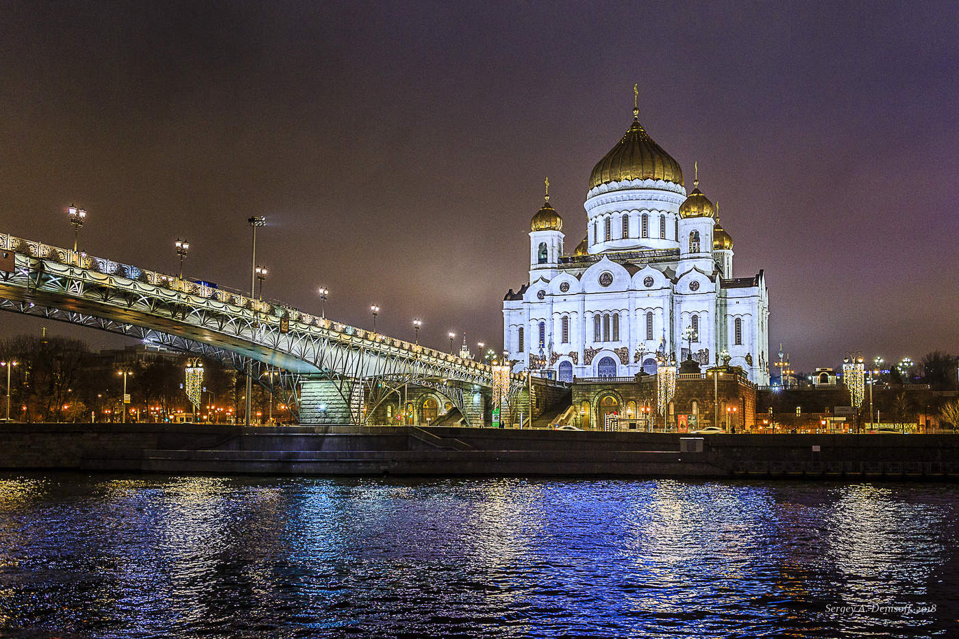 Храм христа в москве. Храм Христа Спасителя. Московский храм Христа Спасителя. Храм Христа Спасителя ночь 2018. Храм Христа Спасителя в Москве ночью.