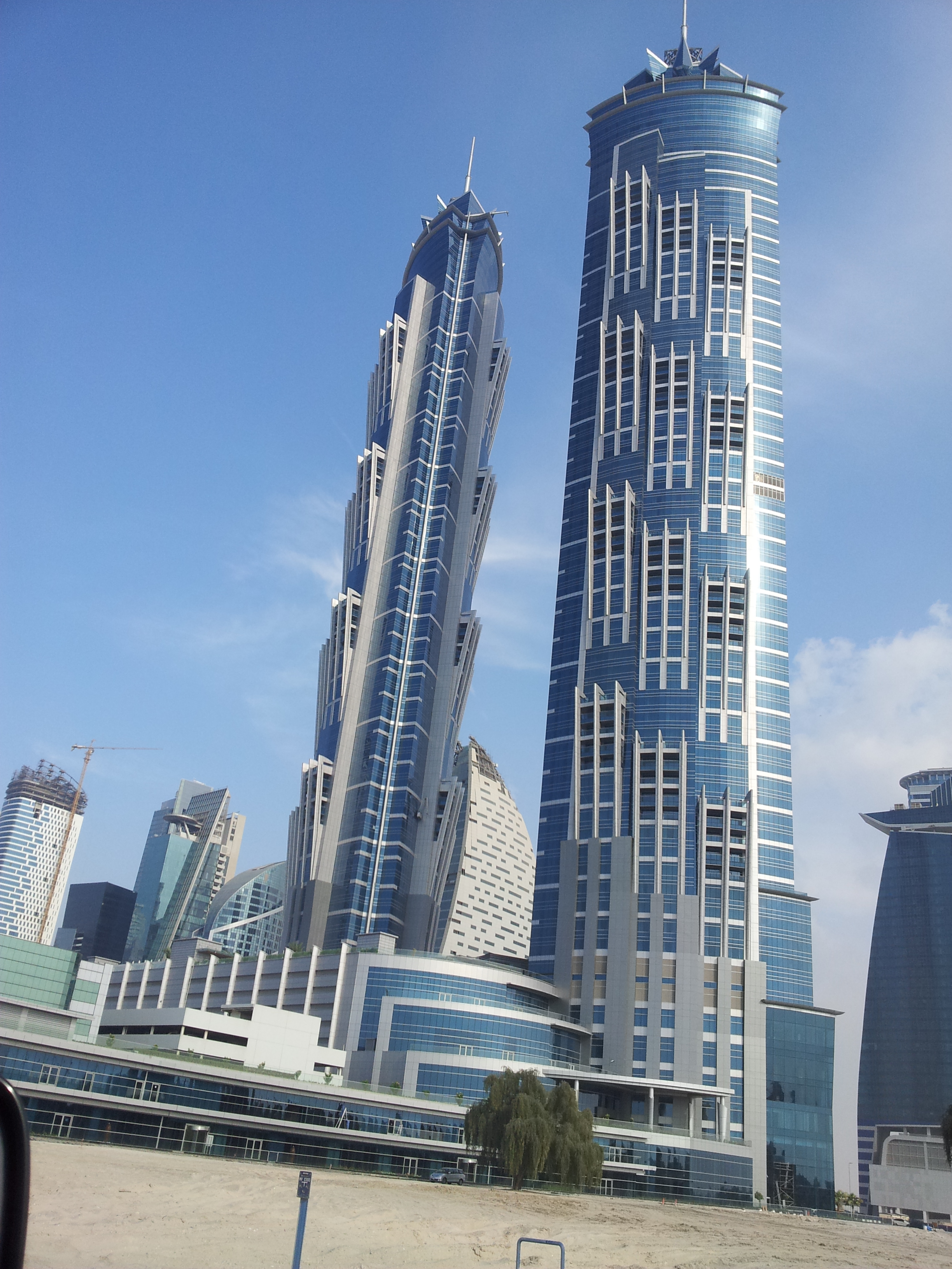 Jw marriott marquis dubai. Marriott Marquis Дубай. Отель JW Marriott Marquis Dubai. Дубай Марриотт эксзитив. Отель JW Marriott небоскребы.