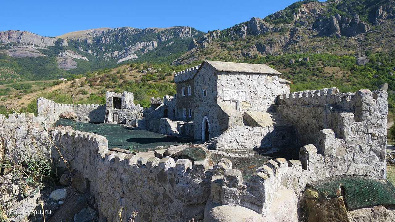 Крепость фуна. Крепость Фуна Демерджи. Крепость Фуна Алушта. Крепость Фуна в Крыму. Музей крепость Фуна.