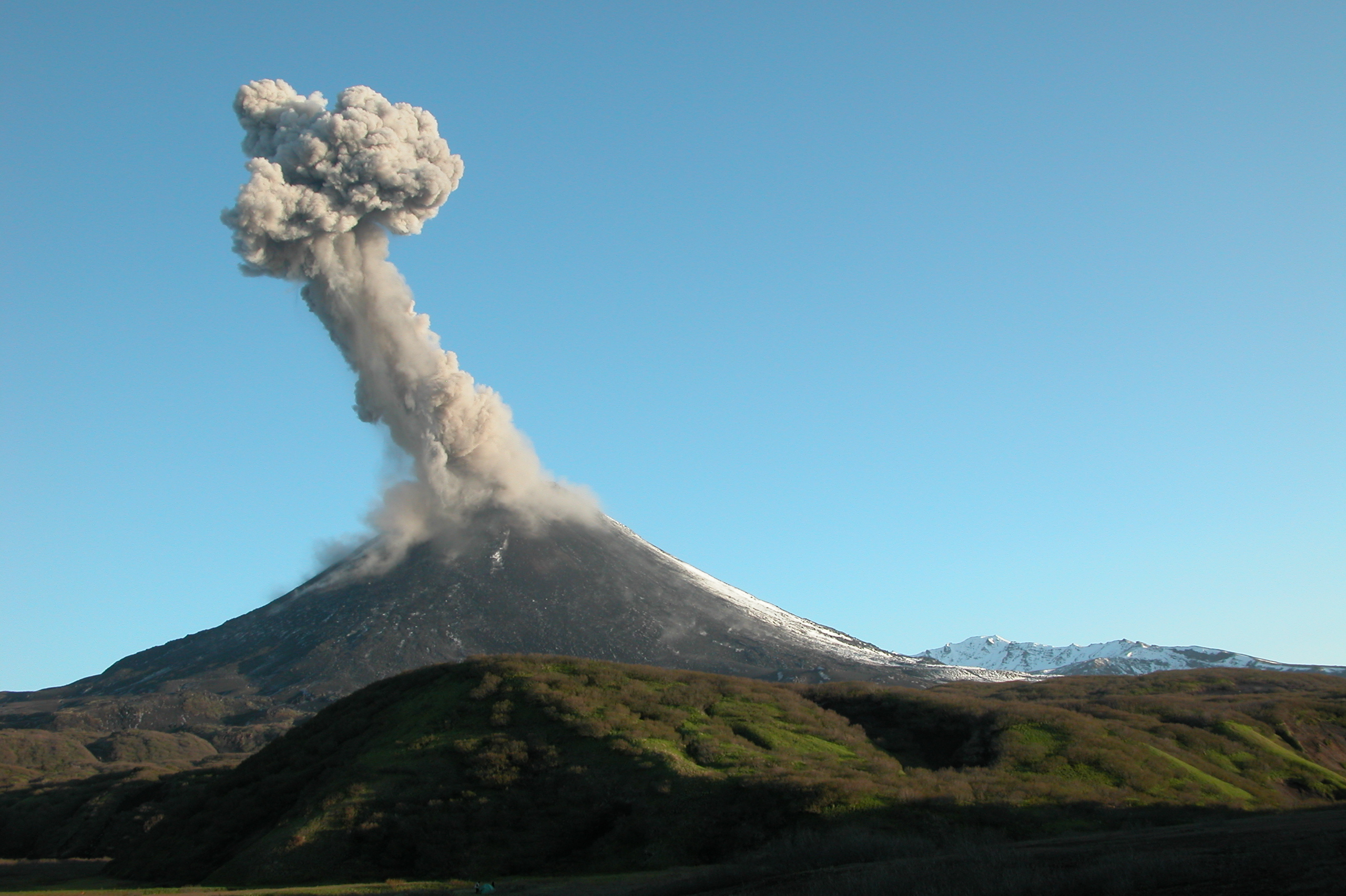 Кахтан. Вулкан Райкоке Курилы. Вулкан Эбеко. Курильские острова вулкан Эбеко. Вулкан Алаид извержение.
