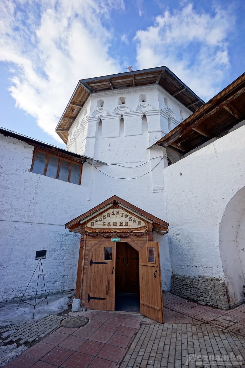 Северо-западная башня Саввино-Сторожевского монастыря в Звенигороде