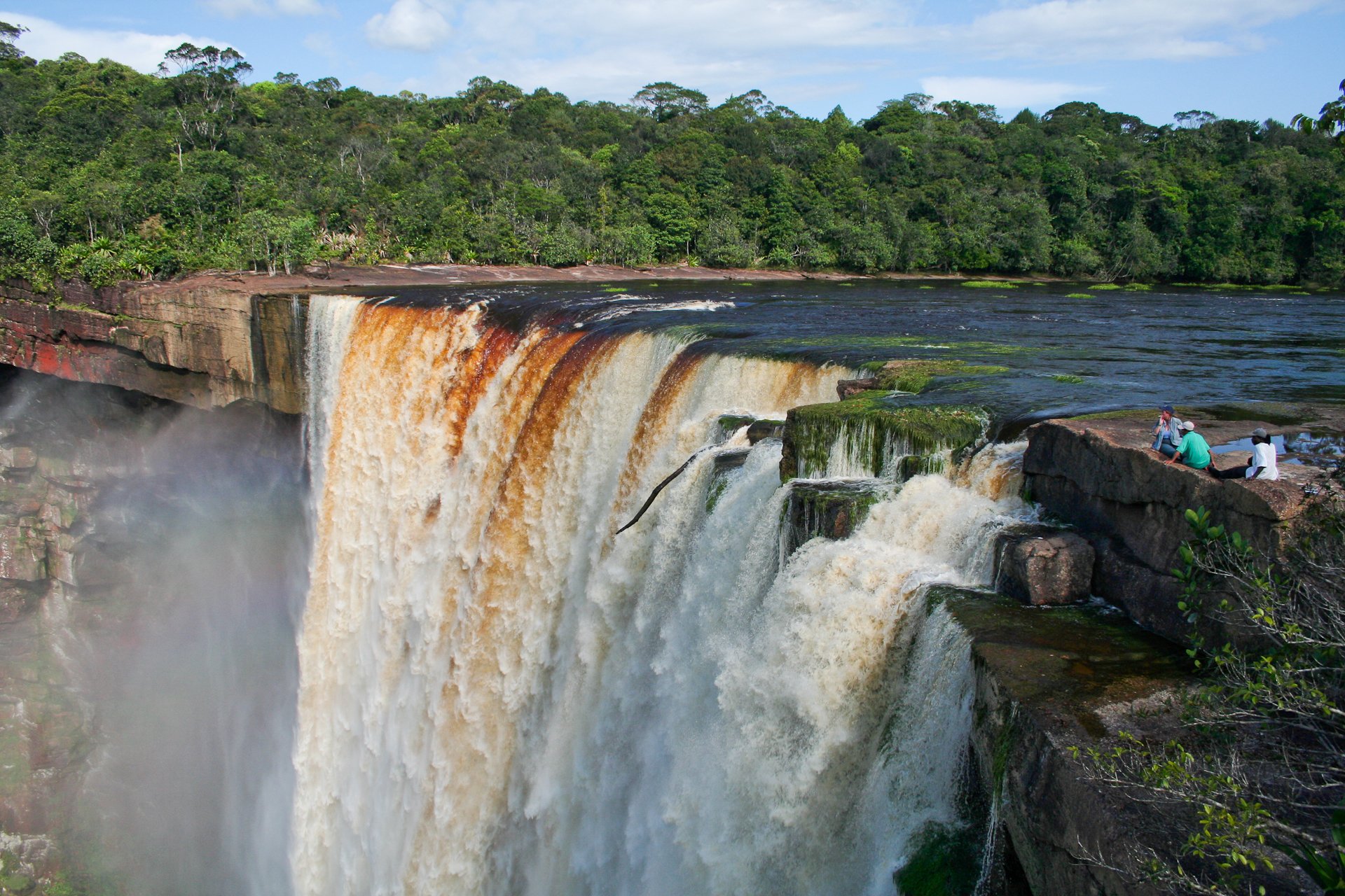 Какой водопад самый высокий. Кайетур (национальный парк). Kaieteur Falls Guyana. Величественный водопад Кайетур в Гайане. Каскад водопадов Амалия в Гайане.