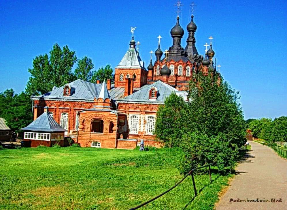 Казанская женская пустынь шамордино. Казанская Амвросиевская женская пустынь Шамордино. Монастырь Шамордино Калужская область. Храм в Шамордино Калужской области. Козельск монастырь Шамордино.