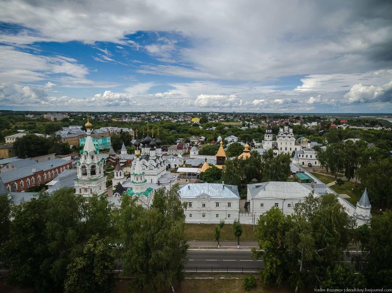 Численность населения города муром. Свято Троицкий монастырь Муром вид сверху. Муром Владимирская область вид сверху. Монастырь Муром с птичьего полета. Муром вид сверху.