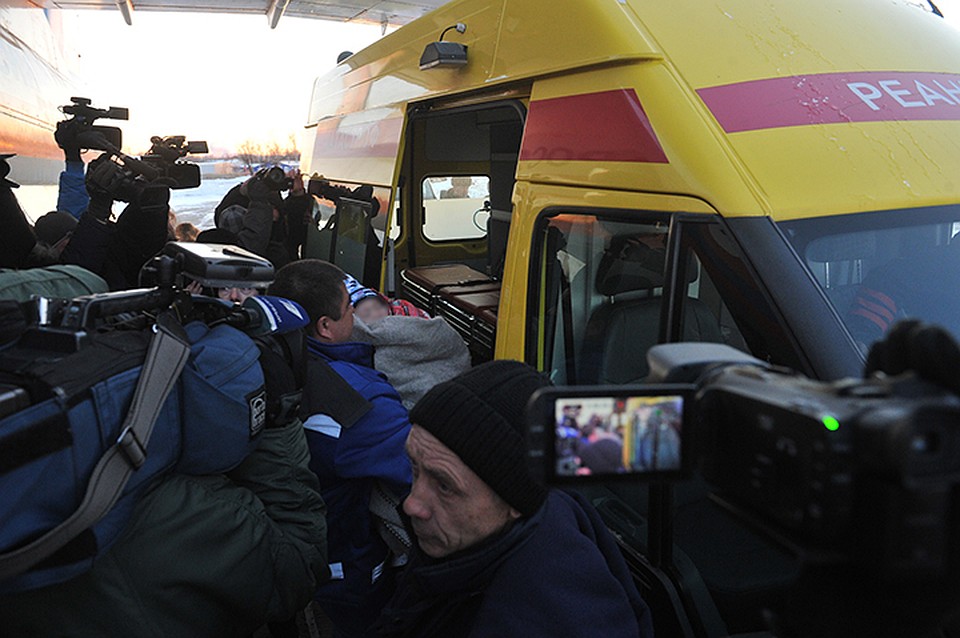 В Хабаровск для обследования и лечения спецбортом МЧС доставили трехлетнюю Жасмину Леонтьеву Фото: Борис КОКУРИН