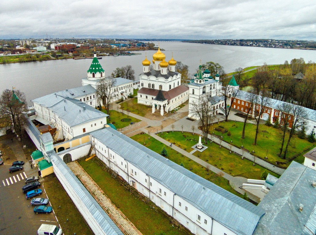 Кострома монастырь. Город Кострома Ипатьевский монастырь. Костромская область Ипатьевский монастырь. Свято Троицкий Ипатьевский монастырь вид сверху. Ипатьевский монастырь Кострома вид сверху.