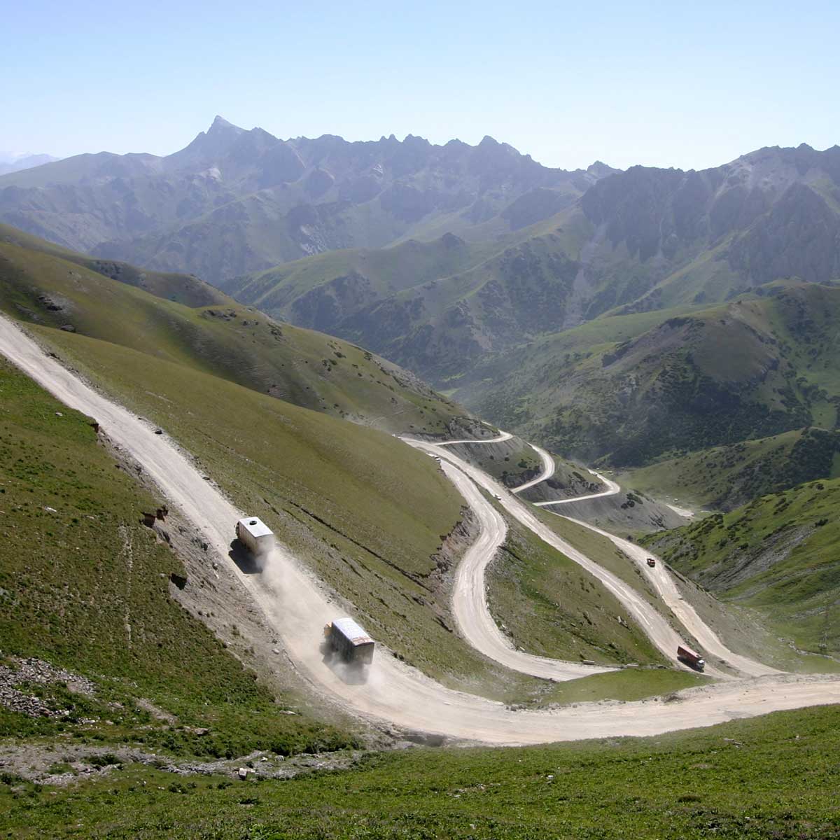 Таджикская дорога. Перевал Шахристан Таджикистан. Таджикистан горы Шахристан. Перевал Душанбе Худжанд. Перевал Шахристан Таджикистан высота.