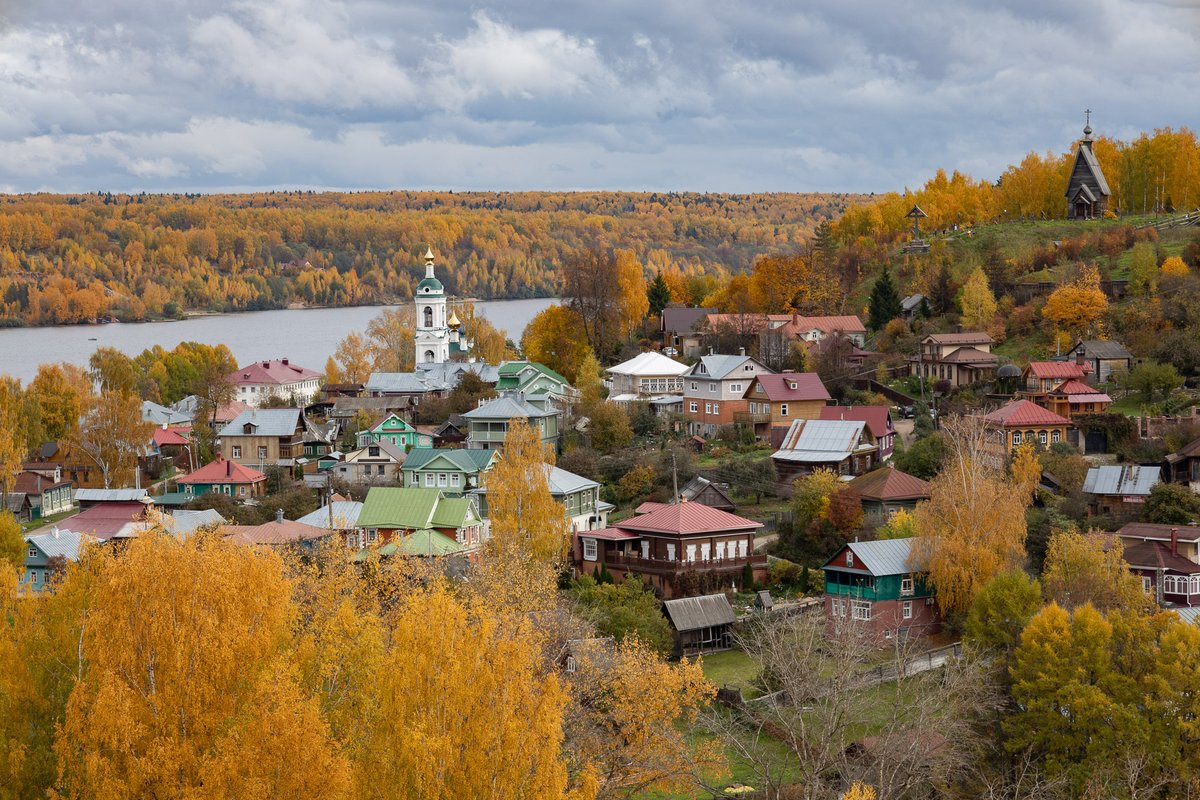 Кострома плес. Плес осенью. Плес набережная Волги. Челябинская область Плеса. Зона отдыха Плес.