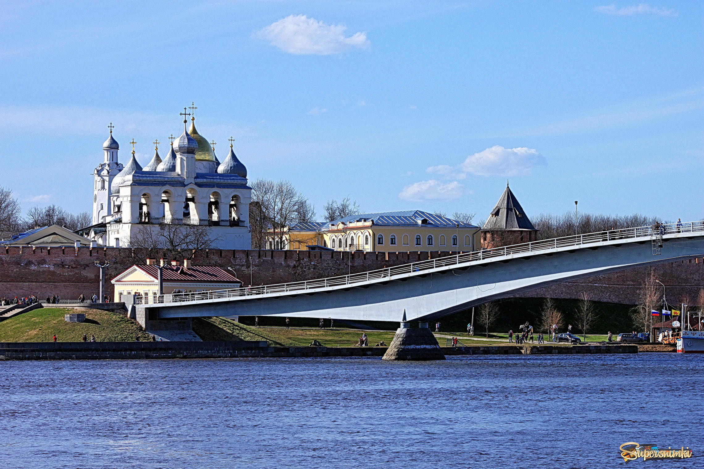 Фото в великом новгороде. Река Волхов Новгород. Великий Новгород река Волков. Волхов Великий Новгород. Волховский мост Великий Новгород.