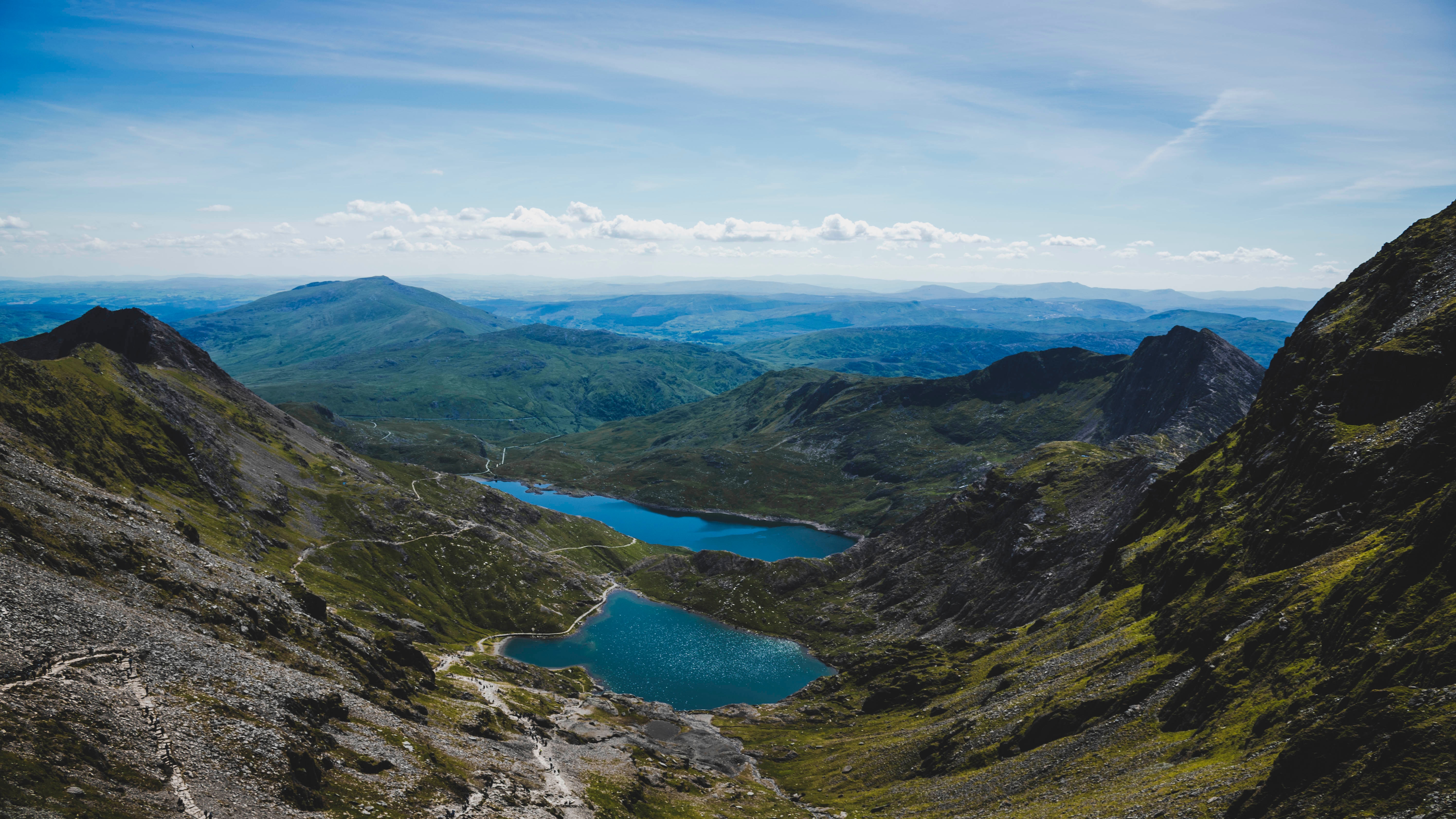 Mountains in the uk. Гора Уэльса Сноудония. Сноудония Великобритания национальный парк. Национальный парк Сноудония в Уэльсе Великобритания. Парк Сноудония и гора Сноудон.