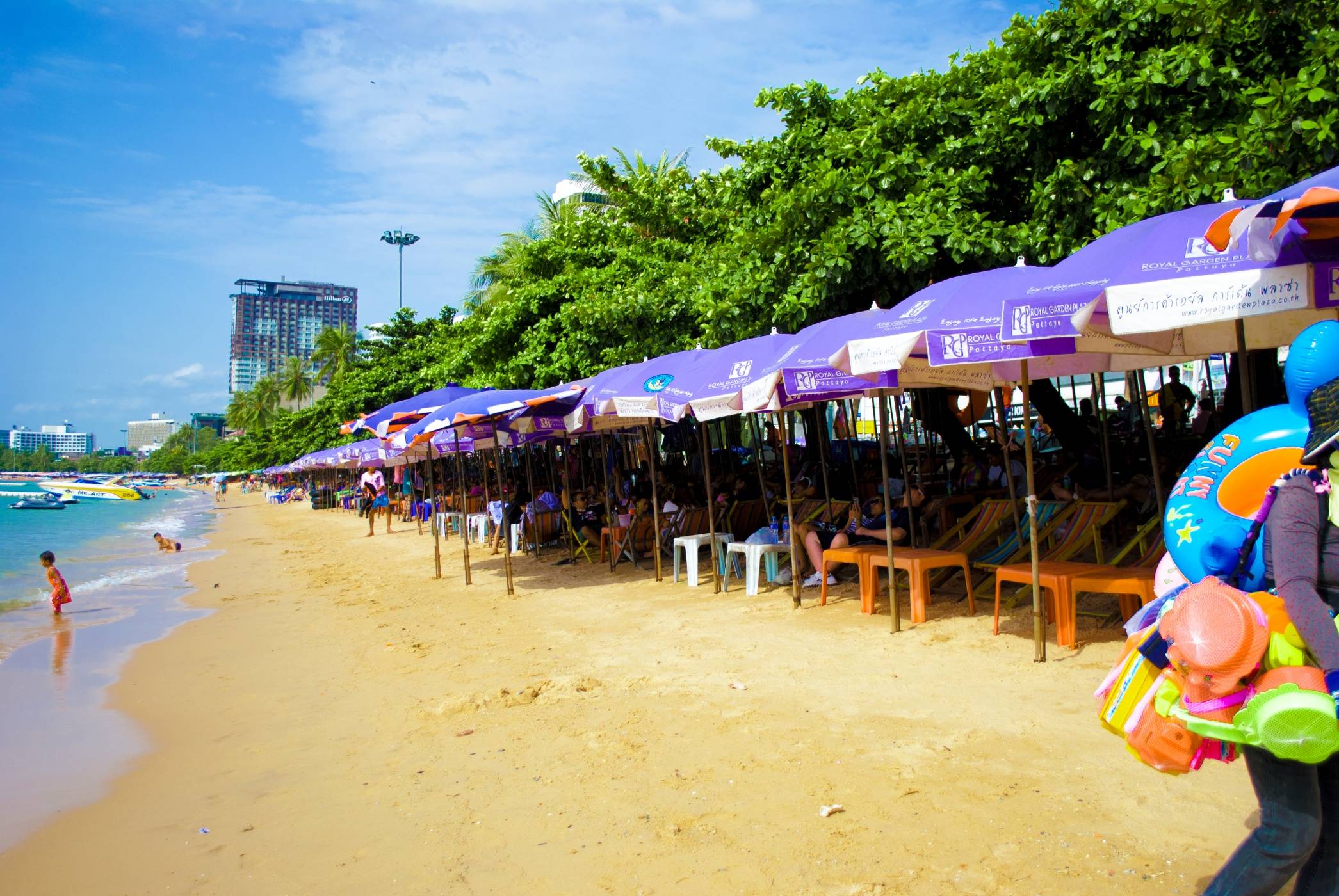 Pattaya beach. Паттайя Бич. Центральный пляж Паттайи. Паттайя городской пляж. Солнечная Паттайя.