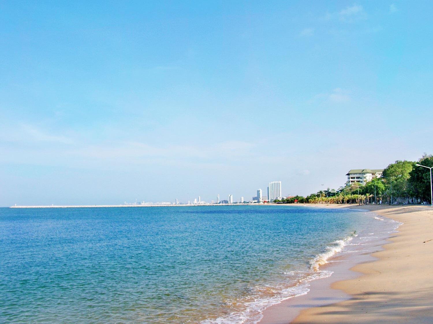 Pattaya beach. Паттайя пляж. Пляж Джомтьен. Паттайя Бич пляж. Пляж бан Ампур.