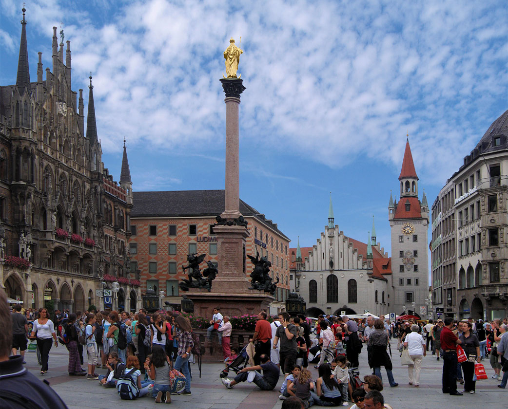 Туры в мюнхен из москвы. Marienplatz Мюнхен. Мари́енплац — Центральная площадь Мюнхена. Площадь Мариан в Мюнхене. Площадь Святой Марии в Мюнхене.