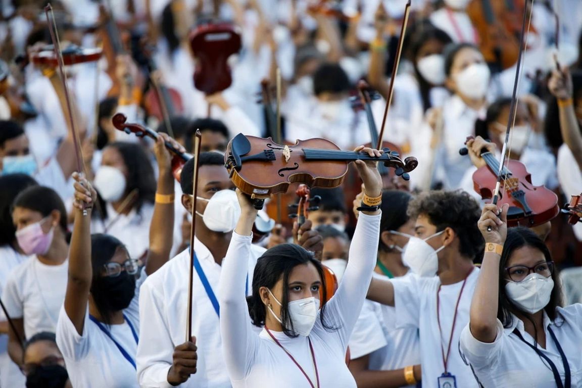 Самый большой оркестр. Самый большой оркестр в мире. Оркестр Эль системы в Венесуэле. Как называется самый большой в мире оркестр.