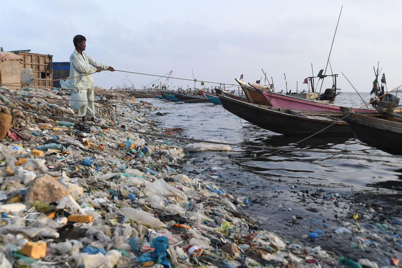 Проблема экологии факты. Загрязнение мирового океана. Мусорные реки в Азии. Мусорный остров.