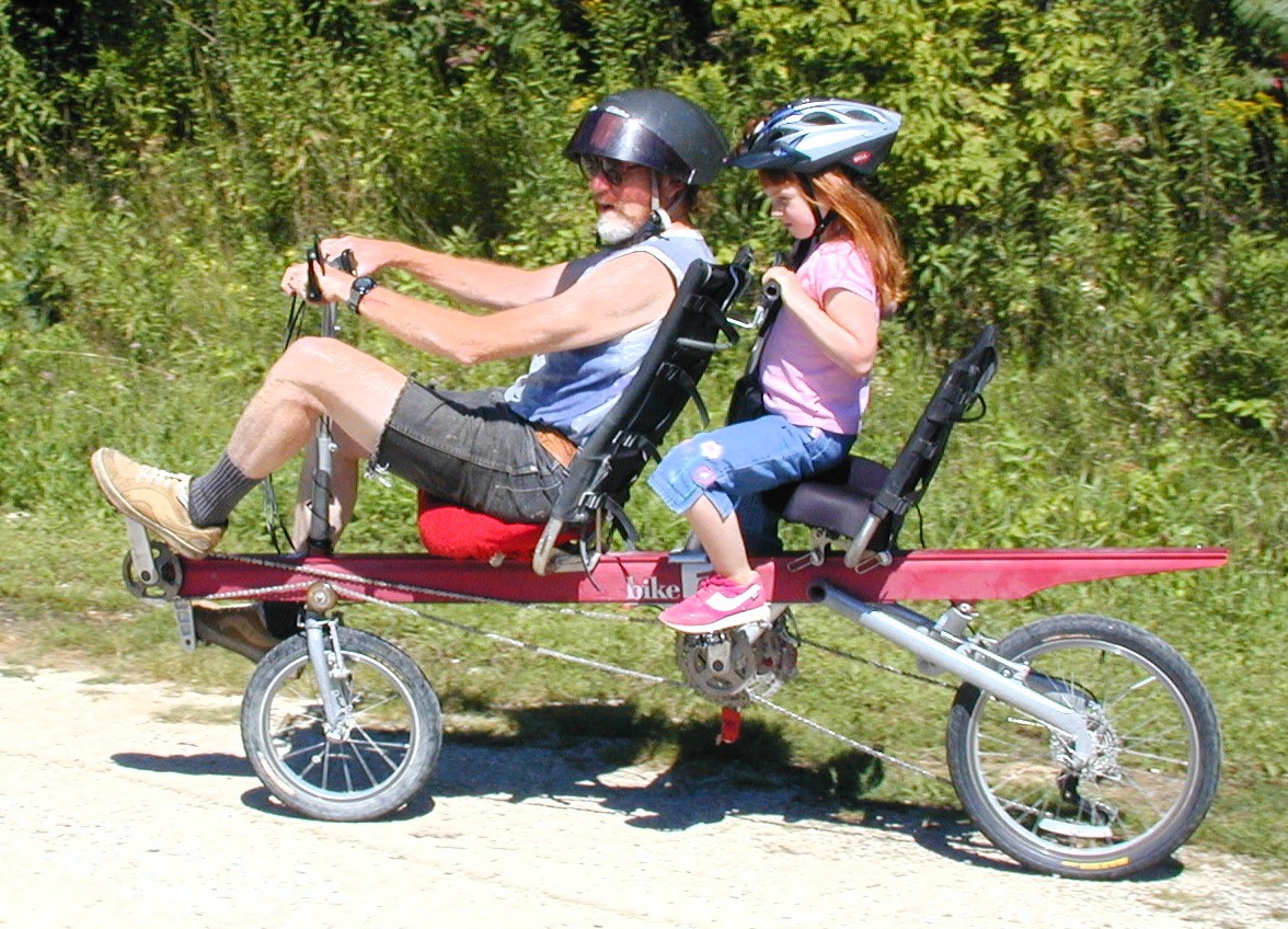 Tandem recumbent bicycle