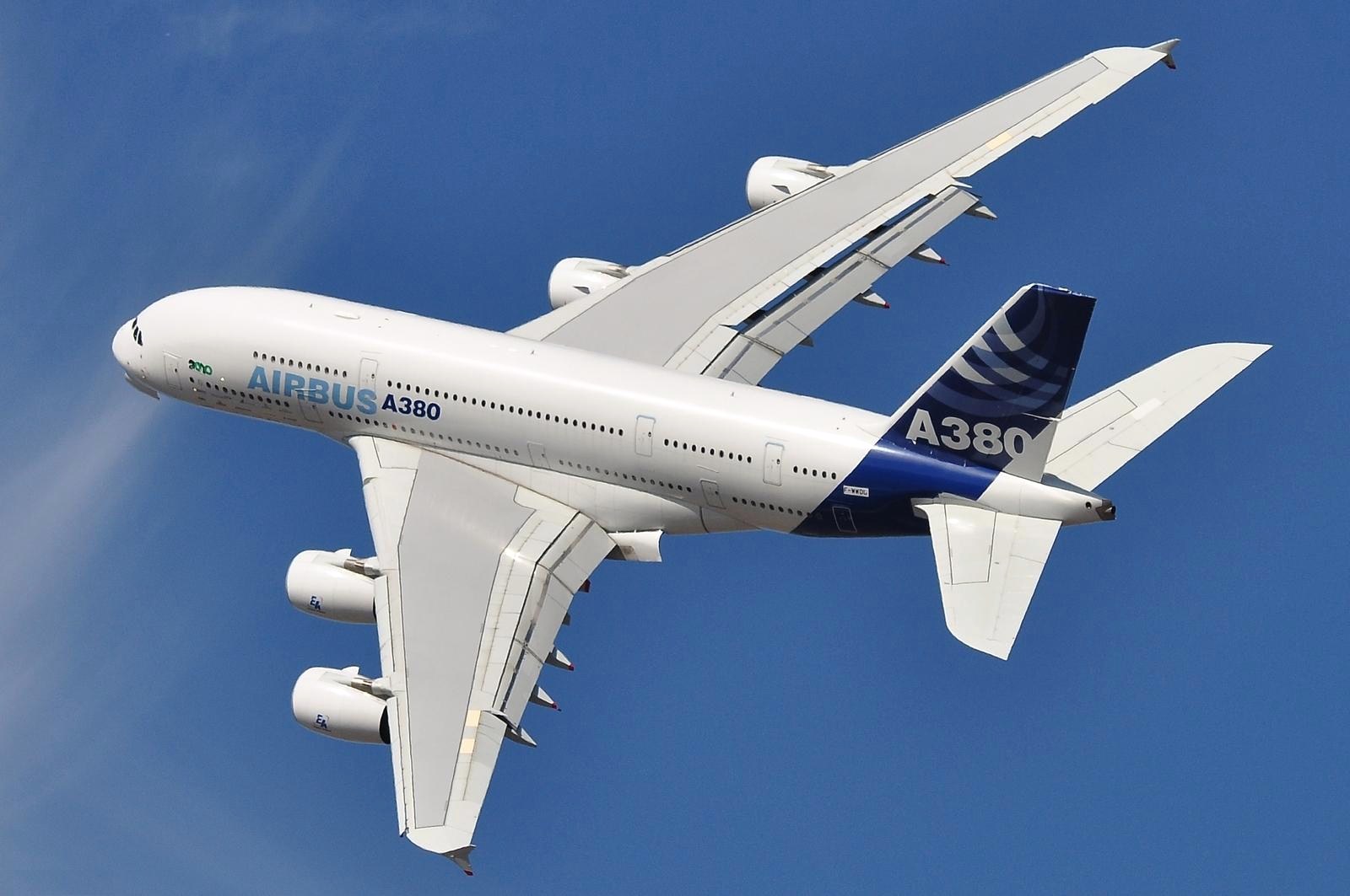 Эирбас. Эйрбас 380. Самолёт Airbus a380. Пассажирский самолёт Аэробус а380. A380 Airbus грузовой.