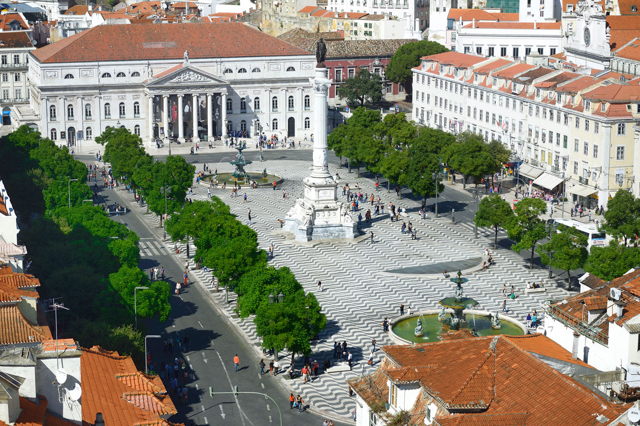 Будут видны и известны этого. Площадь Росиу в Лиссабоне. Площадь Росиу (площадь Педро IV). Площадь Россиу в Португалии. Центральная площадь Лиссабона.