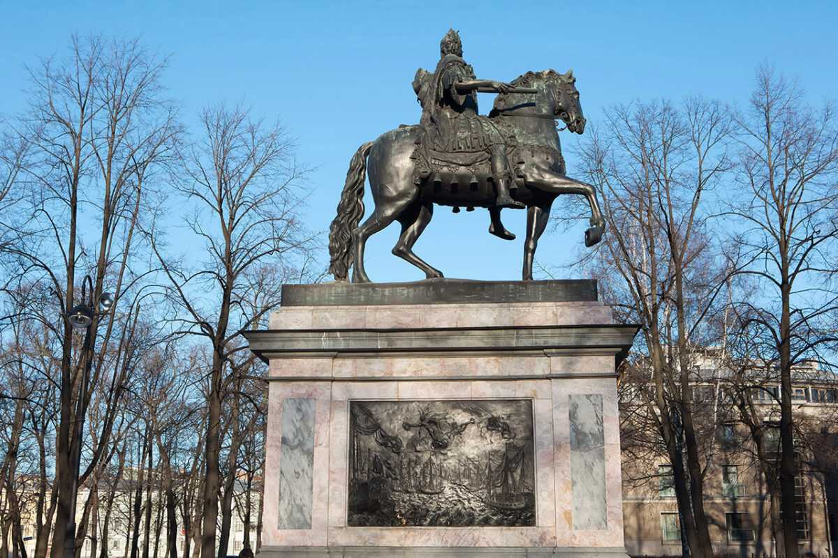 Памятник Петру I перед Инженерным Замком