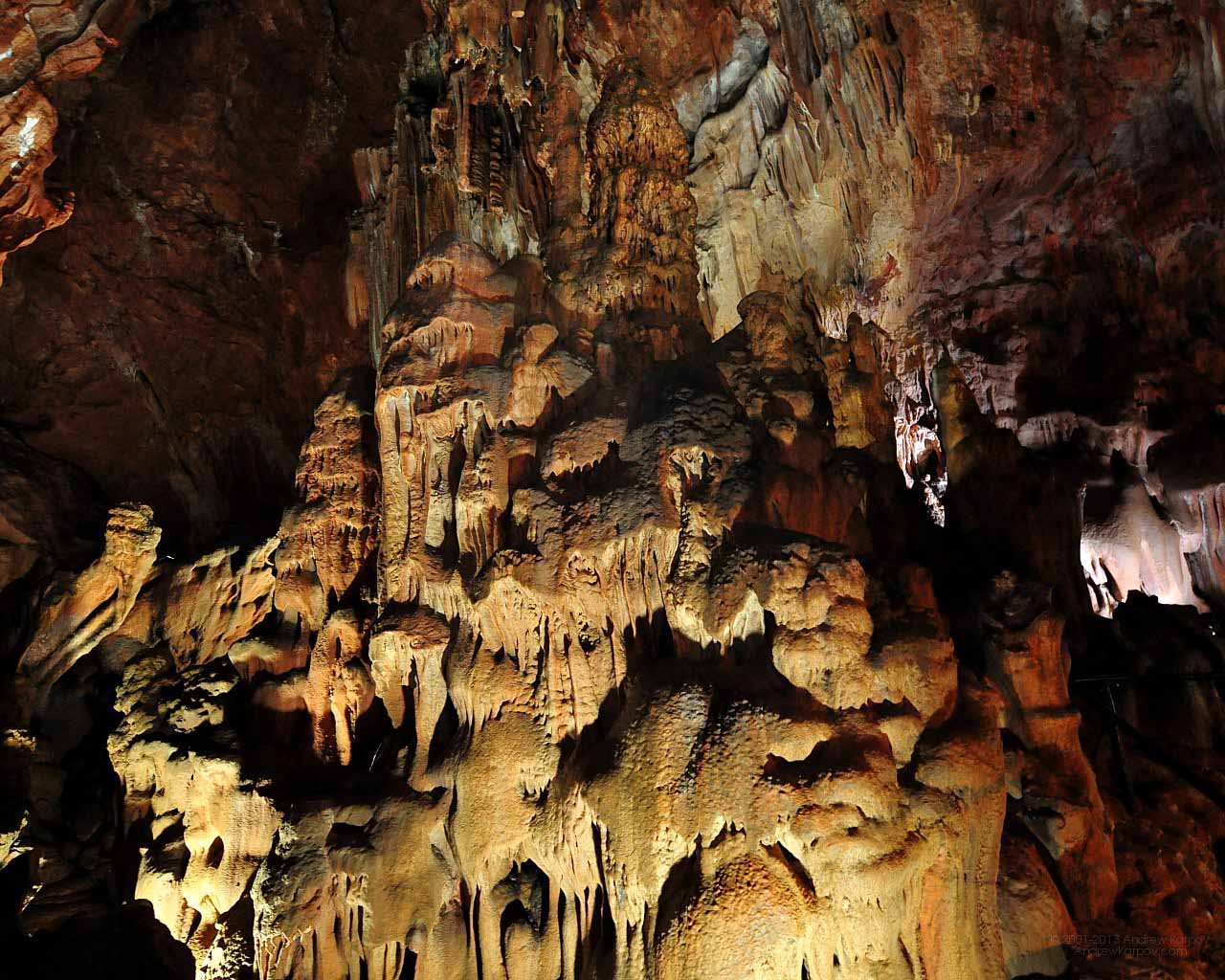 Скельская пещера и Скельские менгиры