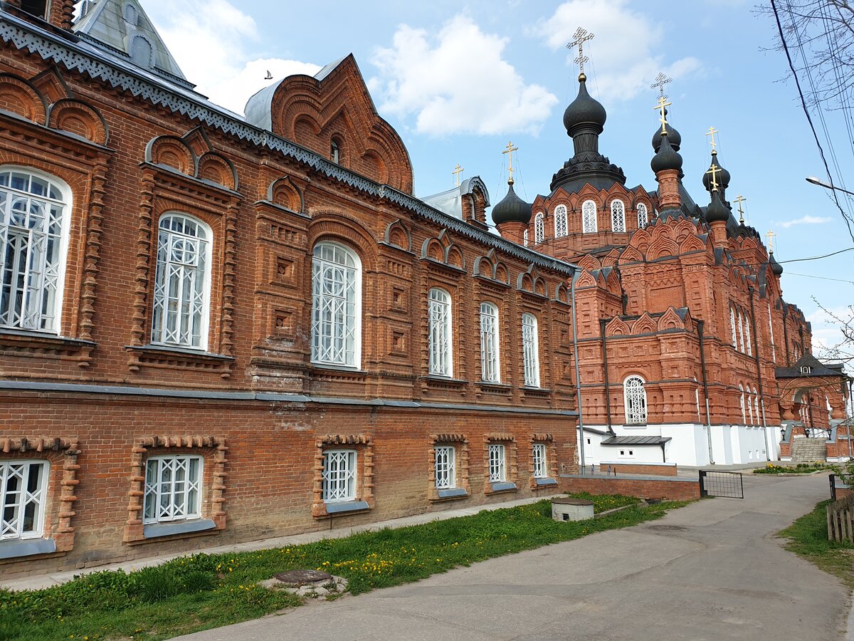 Казанская женская пустынь шамордино. Казанская Амвросиевская женская пустынь Шамордино. Шамординский монастырь Калужская. Женский монастырь в Калужской области Шамординский. Храм в Шамордино Калужской области.