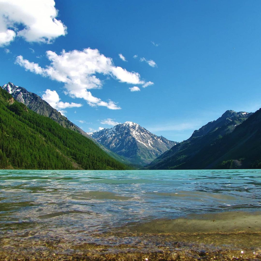 Кучерлинское озеро. Кучерлинские озёра, Алтай. Кучерлинское озеро горный Алтай. Кучерлинское озеро туристы. Кучерлинские озера в Горном Алтае.