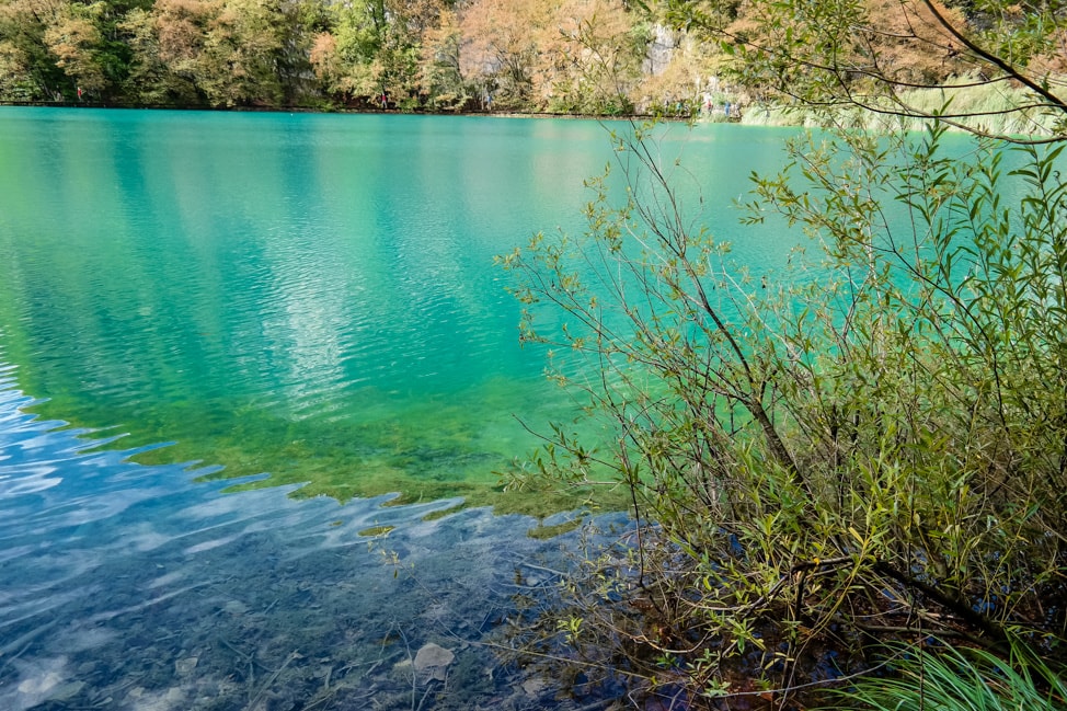 Visiting Plitvice Lakes: the azure colored waters