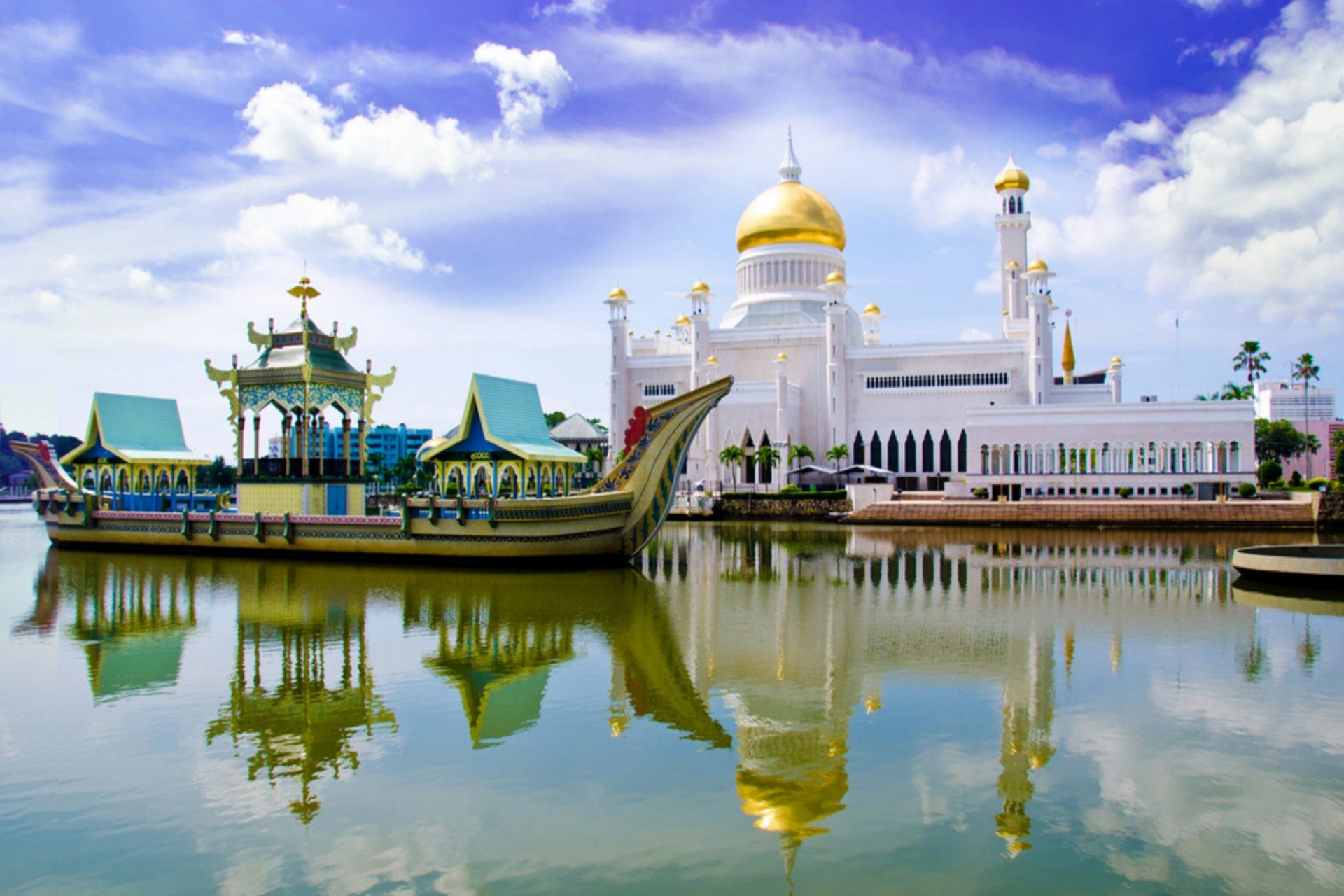Малайзия бруней. Бруней Бандар-сери-Бегаван. Нурул Иман дворец. Дворец Султана Брунея. Юниверсал Бруней Даруссалам.