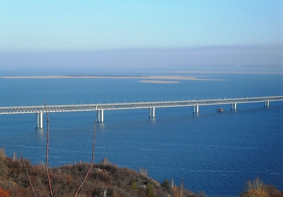 Самая большая ширина. Куйбышевское водохранилище президентский мост. Волжский мост Ульяновск. Ульяновск два моста. Ширина Волги в Ульяновске.