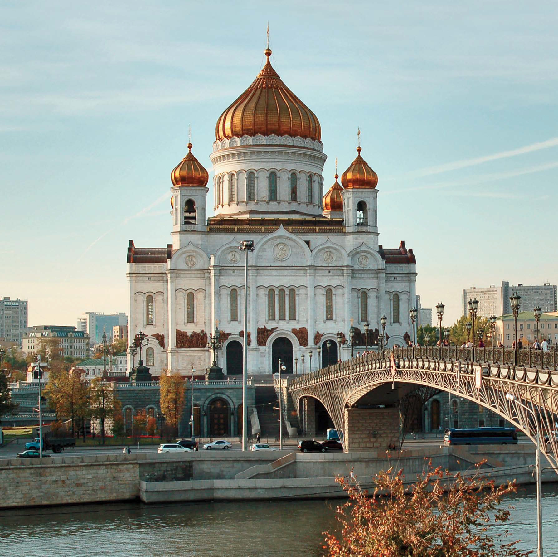 Храм христа спасителя архитектор. Храм Христа Спасителя. Храм Христа Спасителя осень. Храм Христа Спасителя архитектура храма.