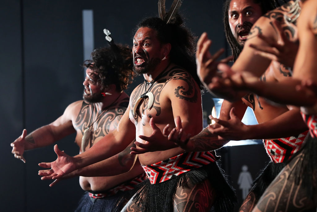 New zealand maori. Маори танец хака. Хака танец новой Зеландии. Маори новая Зеландия танец хака. Танец Haka новая Зеландия.