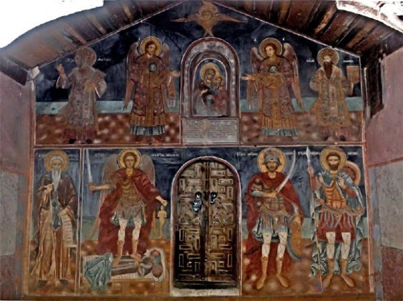 Фрески в притворе храма Введения Пресвятой Богородицы при костнице монастыря