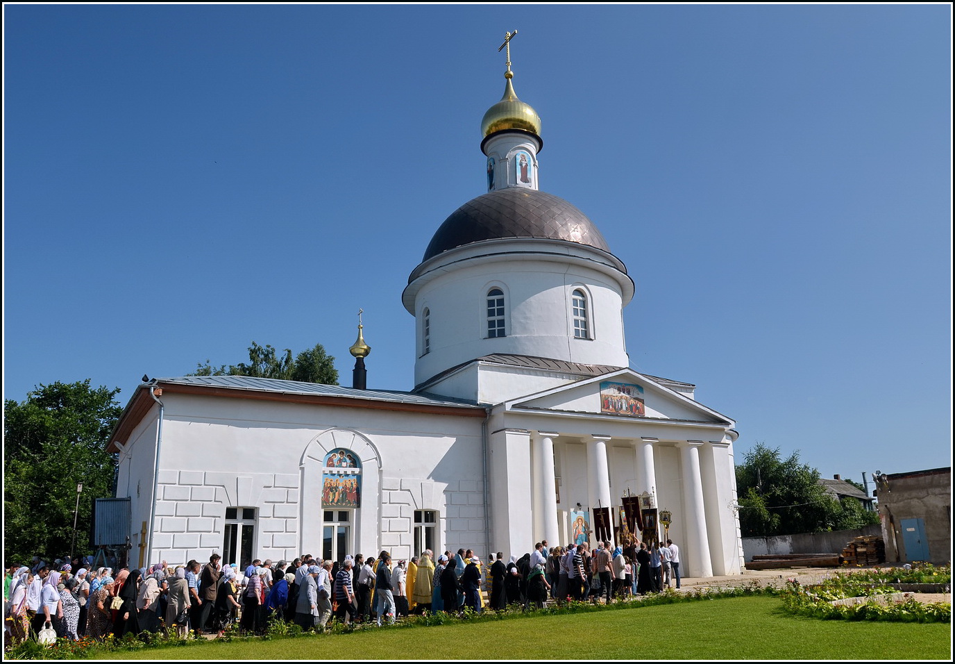 Погода в сергиево посадском районе. Храм Корсунской иконы Божией матери Глинково. Храм в Глинково Сергиев Посад. Церковь Корсунской иконы Божией матери Сергиев Посад. Село Глинково Сергиево-Посадский район.