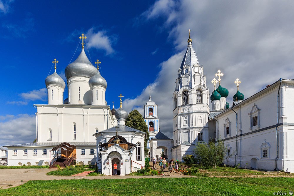 Переславль описание города. Никитский монастырь Переславль-Залесский. Никитский монастырь Переславль-Залесский храм. Монастыри города Переславль-Залесский. Древний храм Переславль Залесский Никитский монастырь.